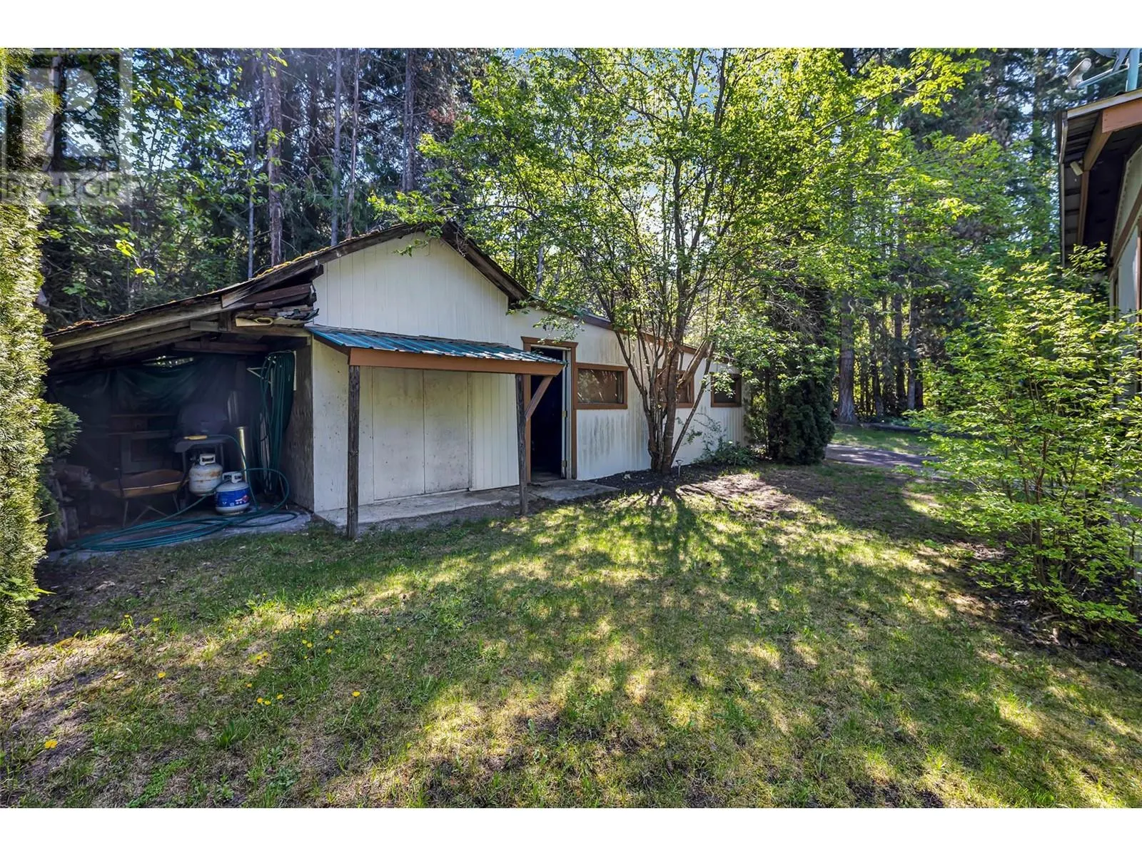 8979 Hummingbird Frontage Road