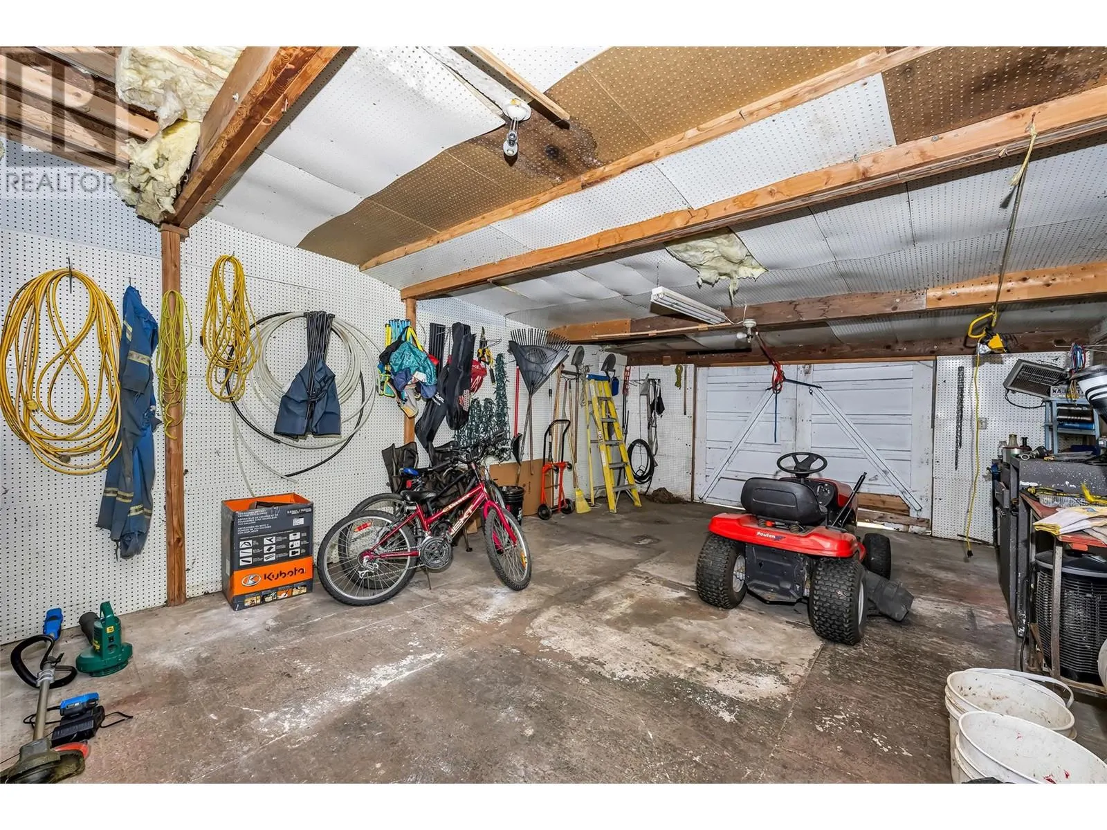 8979 Hummingbird Frontage Road