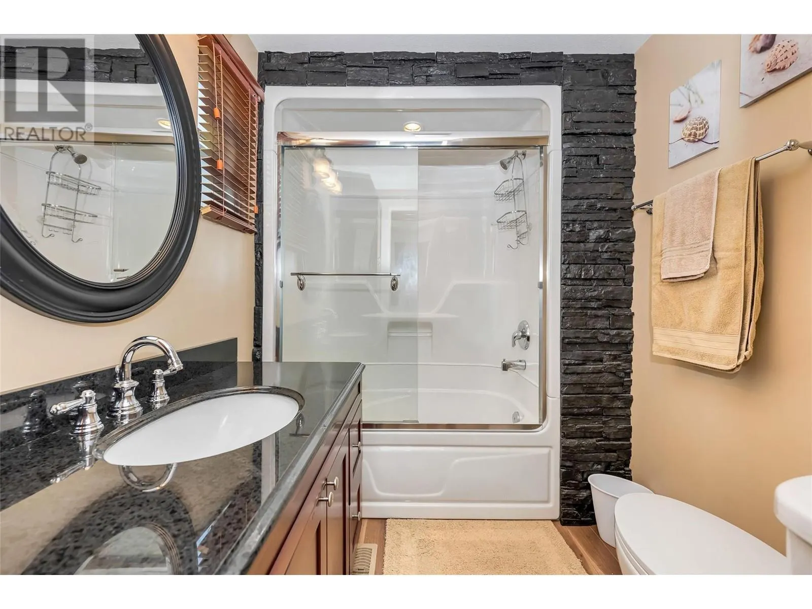 8979 Hummingbird Frontage Road