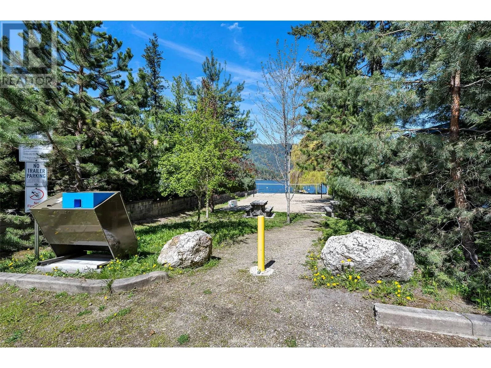 8979 Hummingbird Frontage Road