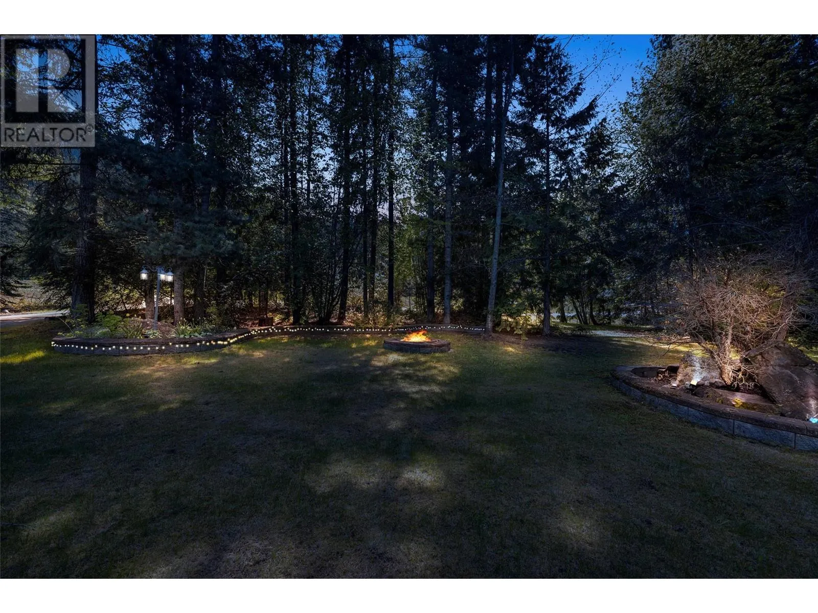 8979 Hummingbird Frontage Road