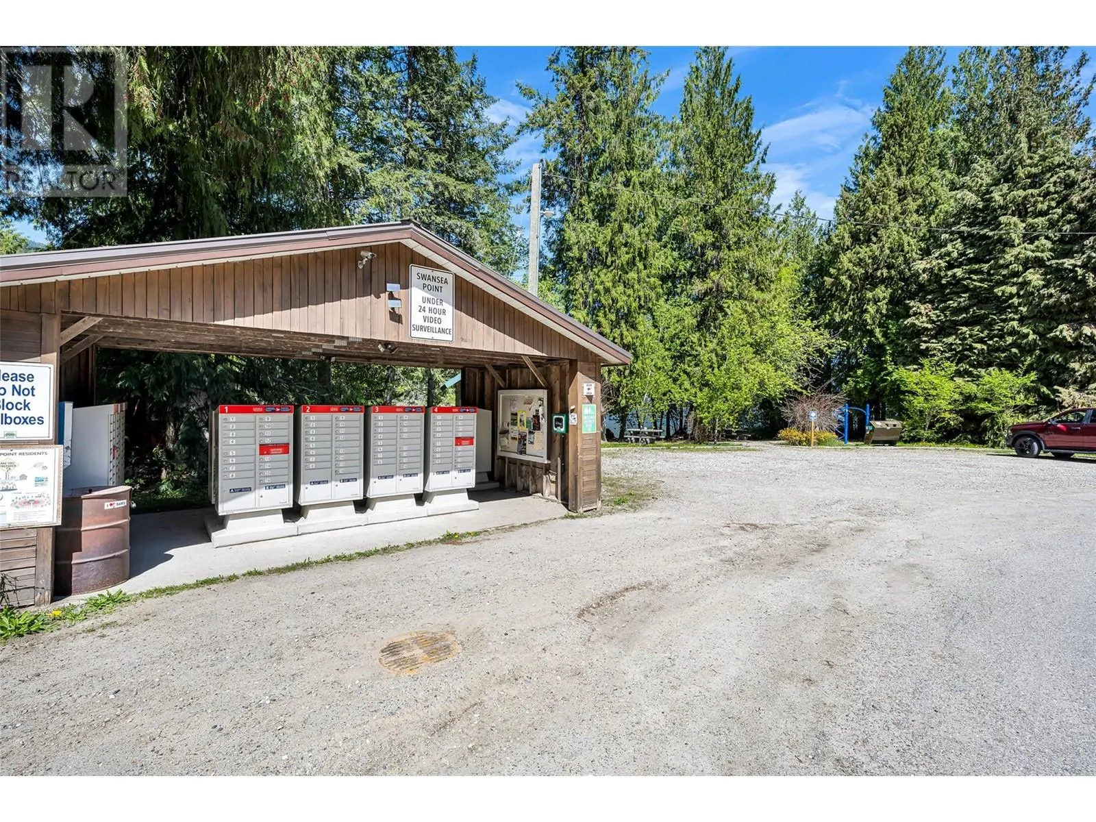 8979 Hummingbird Frontage Road