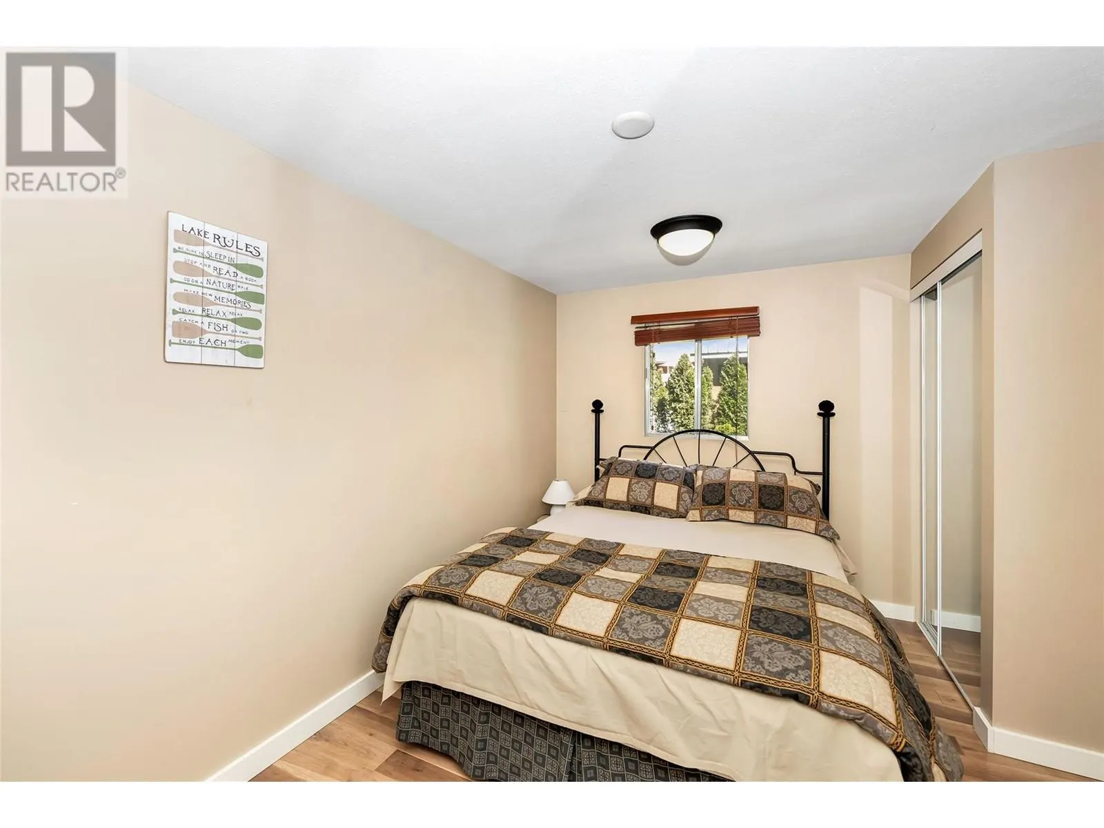 8979 Hummingbird Frontage Road