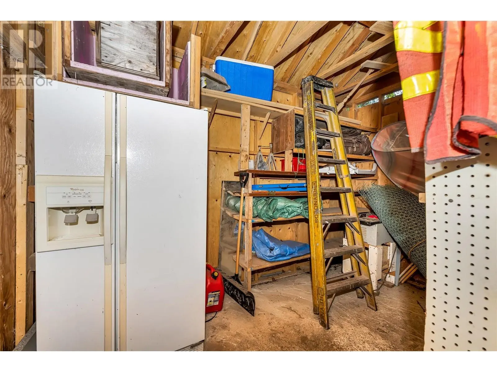 8979 Hummingbird Frontage Road