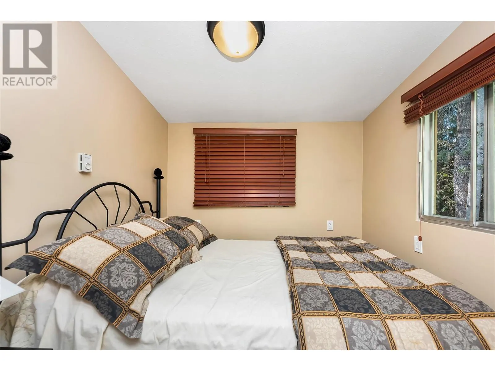 8979 Hummingbird Frontage Road