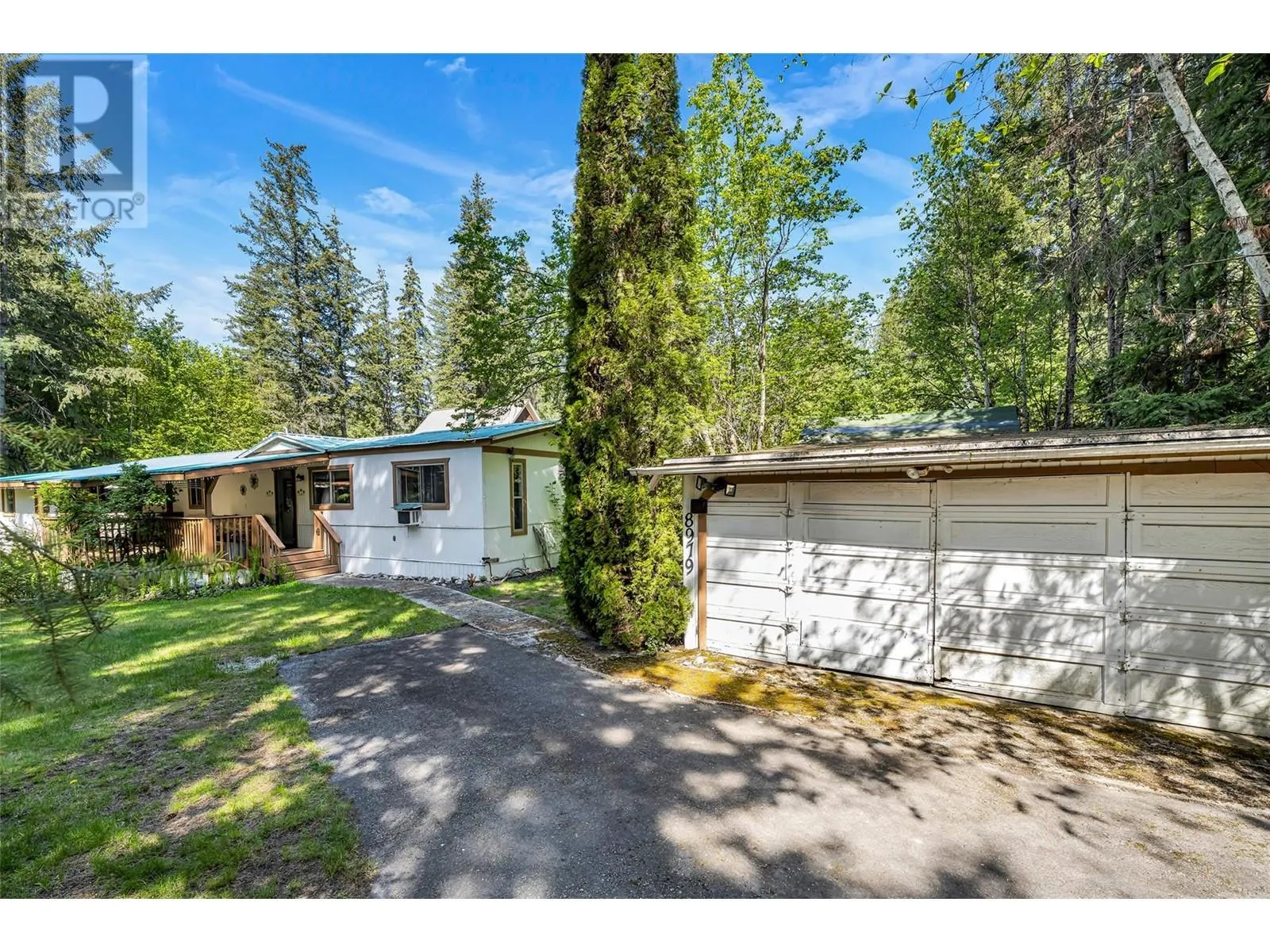 8979 Hummingbird Frontage Road