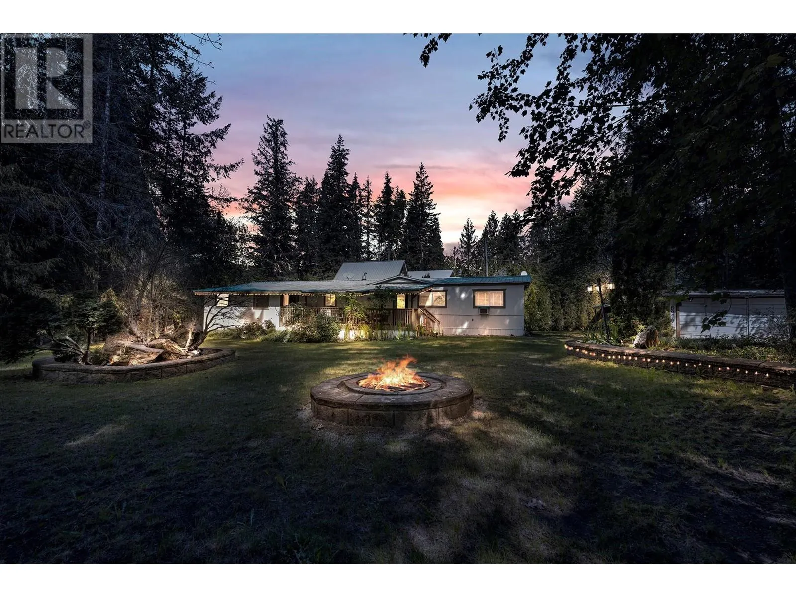 8979 Hummingbird Frontage Road