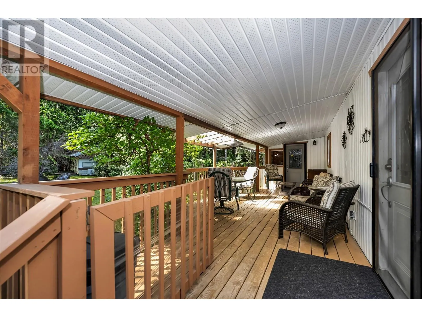 8979 Hummingbird Frontage Road