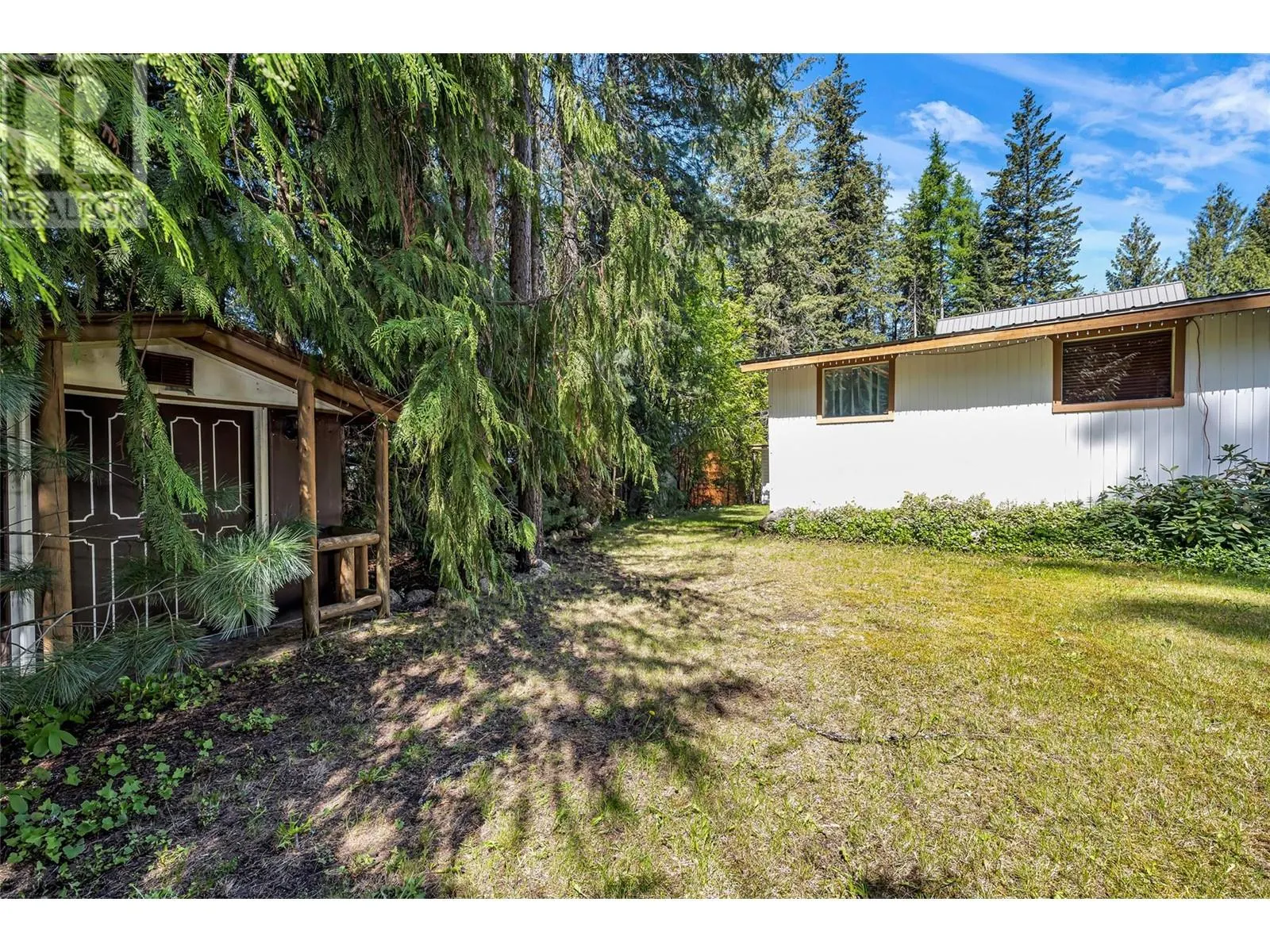 8979 Hummingbird Frontage Road