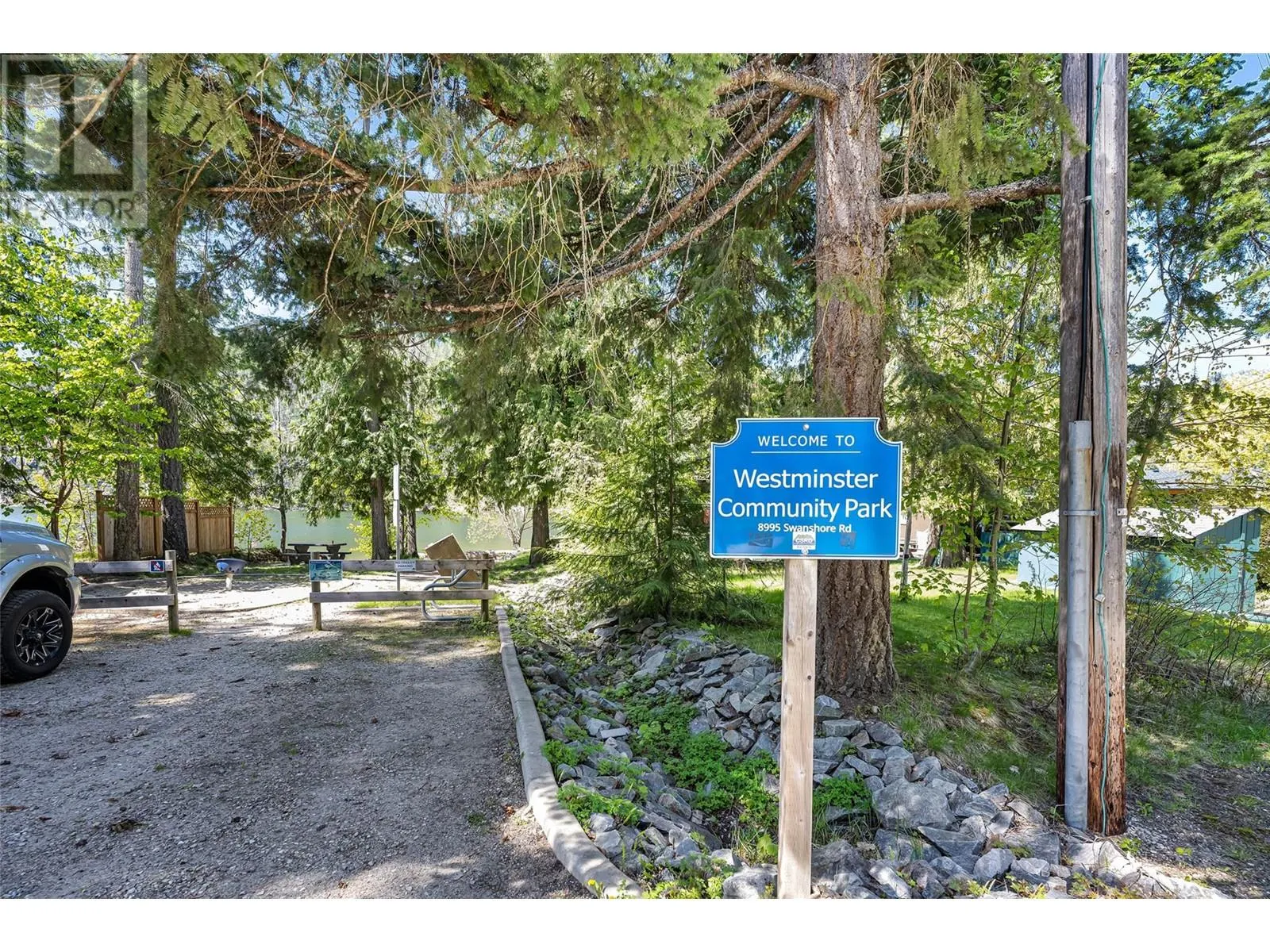 8979 Hummingbird Frontage Road