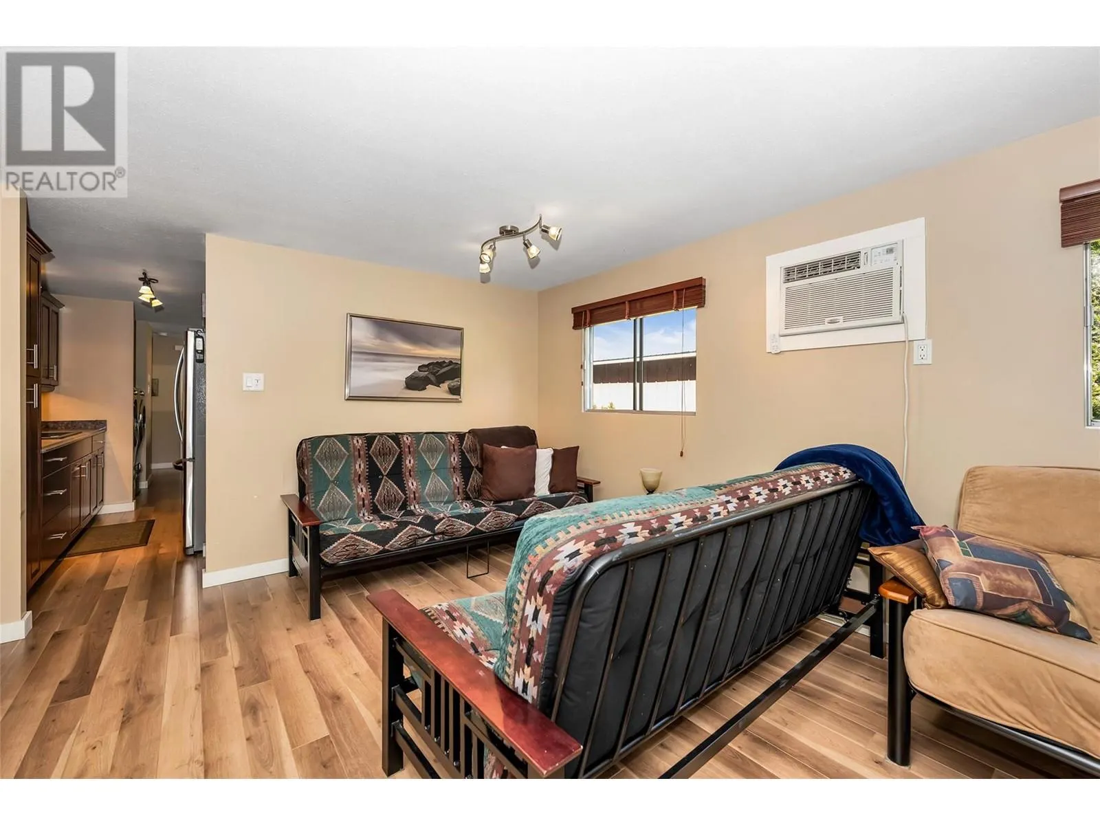 8979 Hummingbird Frontage Road