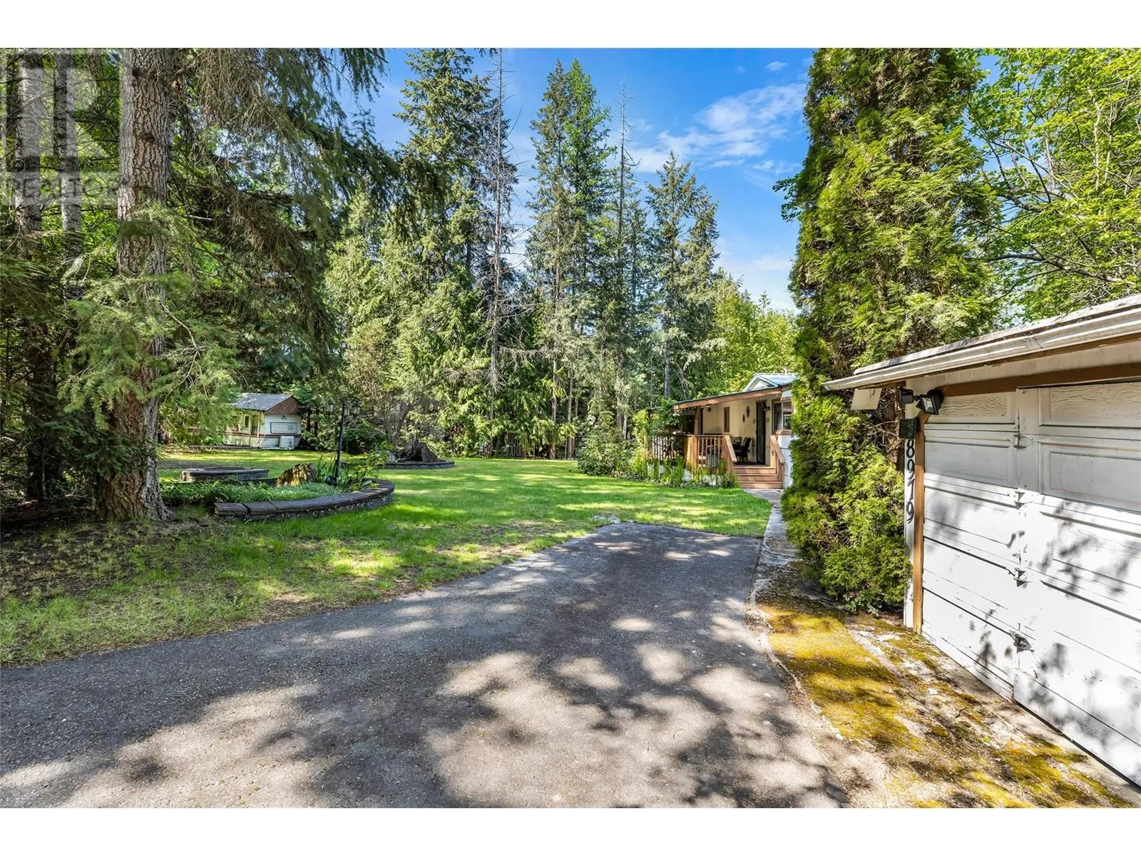 8979 Hummingbird Frontage Road