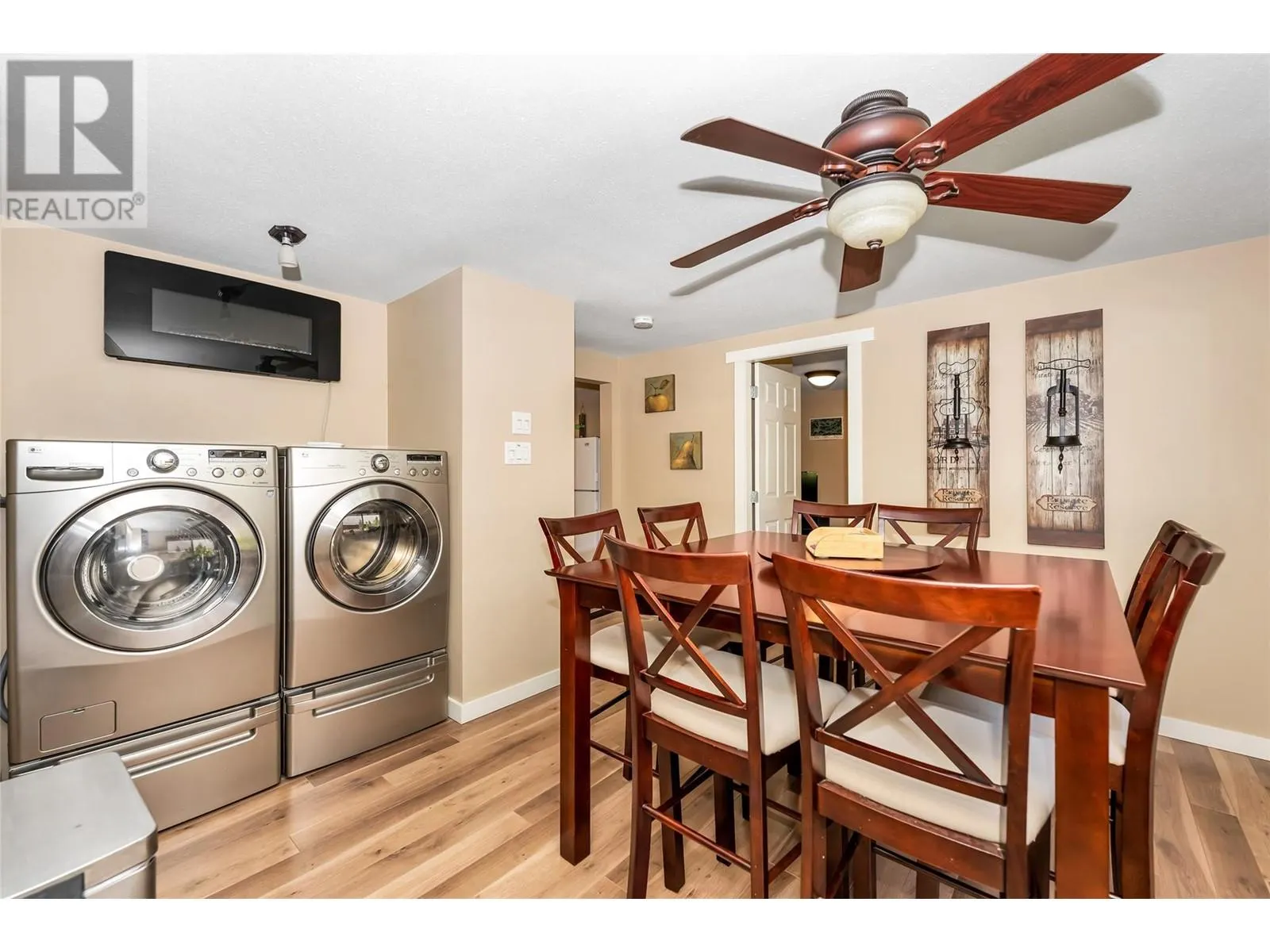 8979 Hummingbird Frontage Road