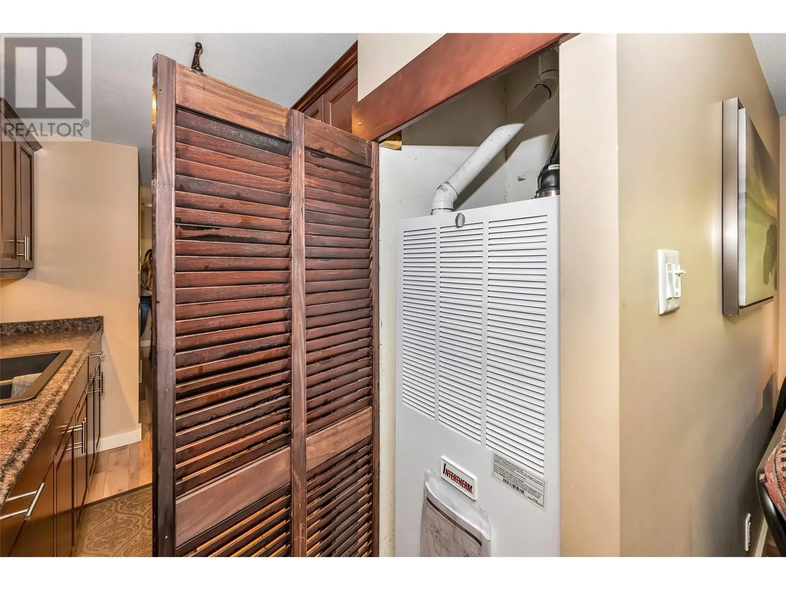 8979 Hummingbird Frontage Road