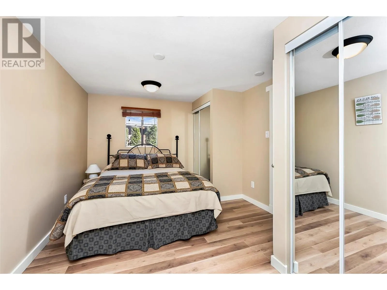 8979 Hummingbird Frontage Road