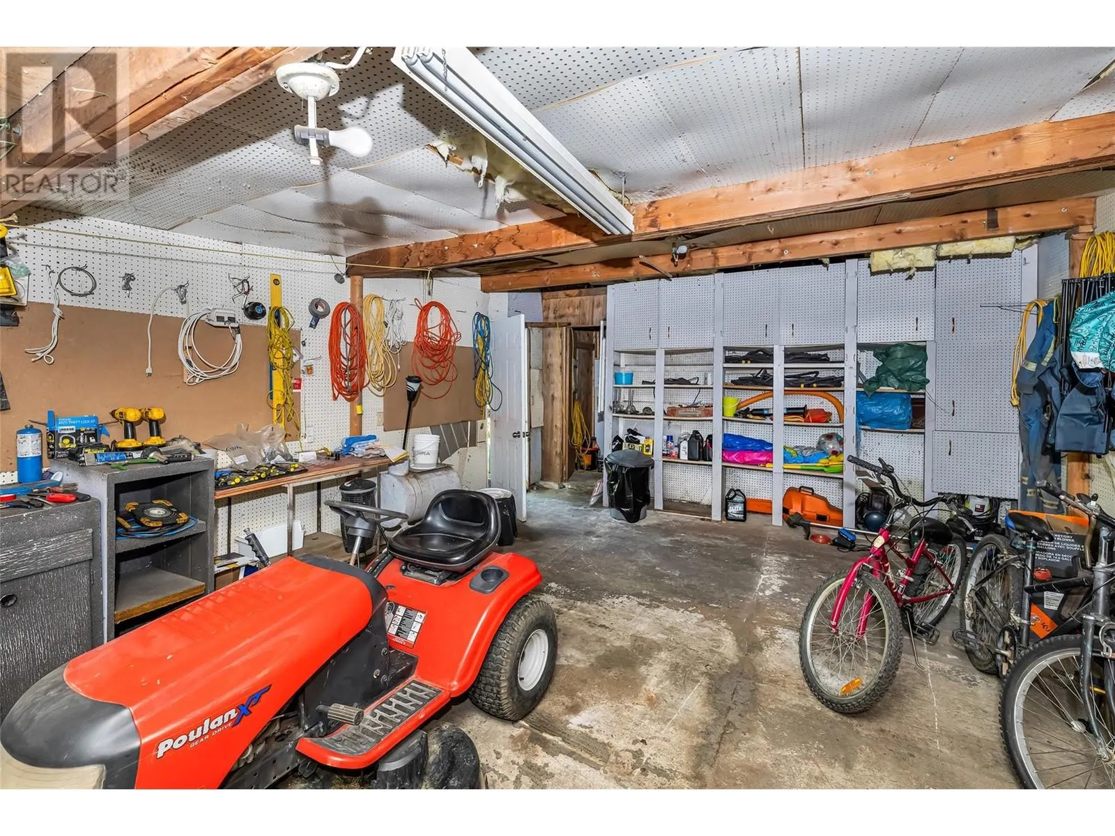 8979 Hummingbird Frontage Road