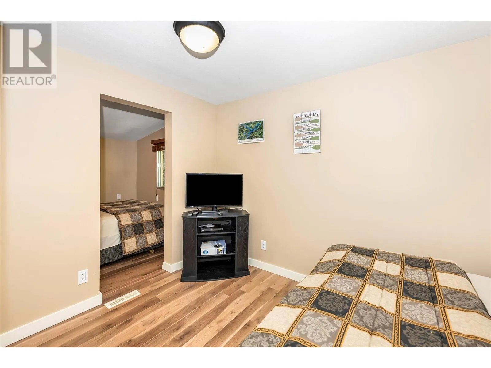 8979 Hummingbird Frontage Road