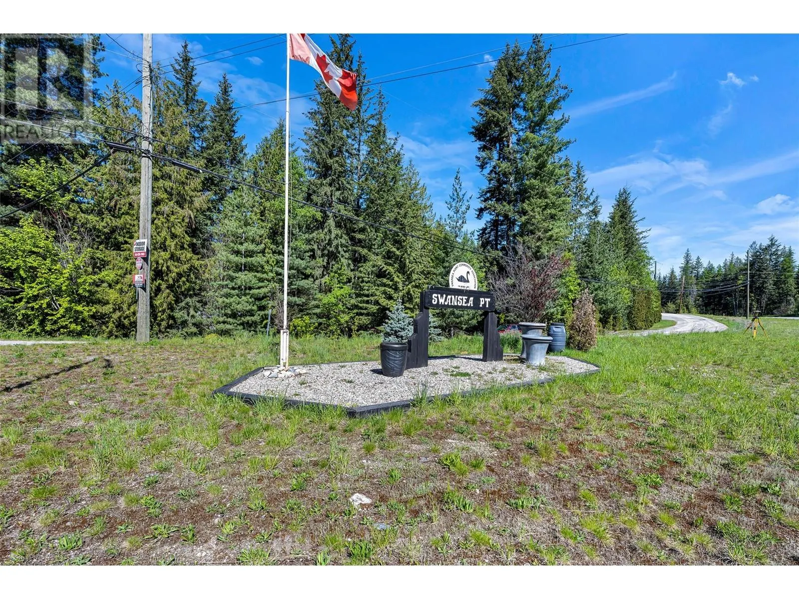 8979 Hummingbird Frontage Road