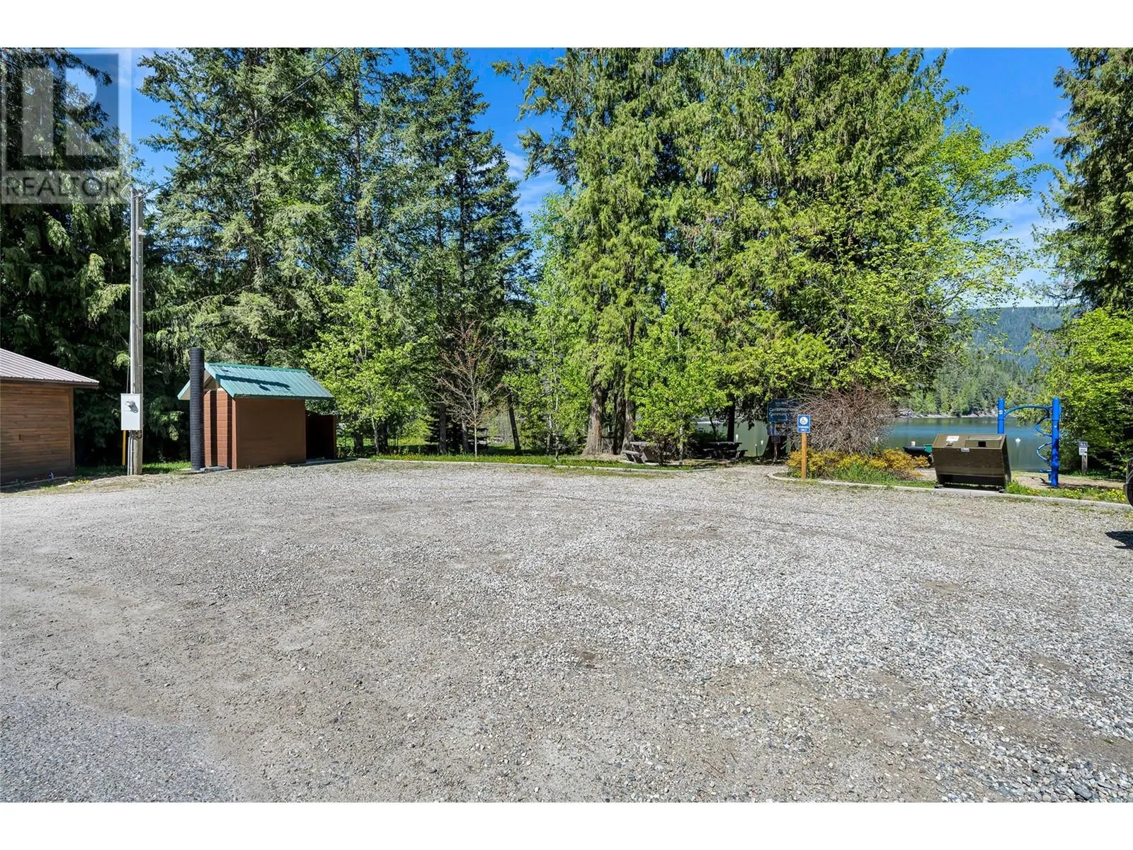 8979 Hummingbird Frontage Road