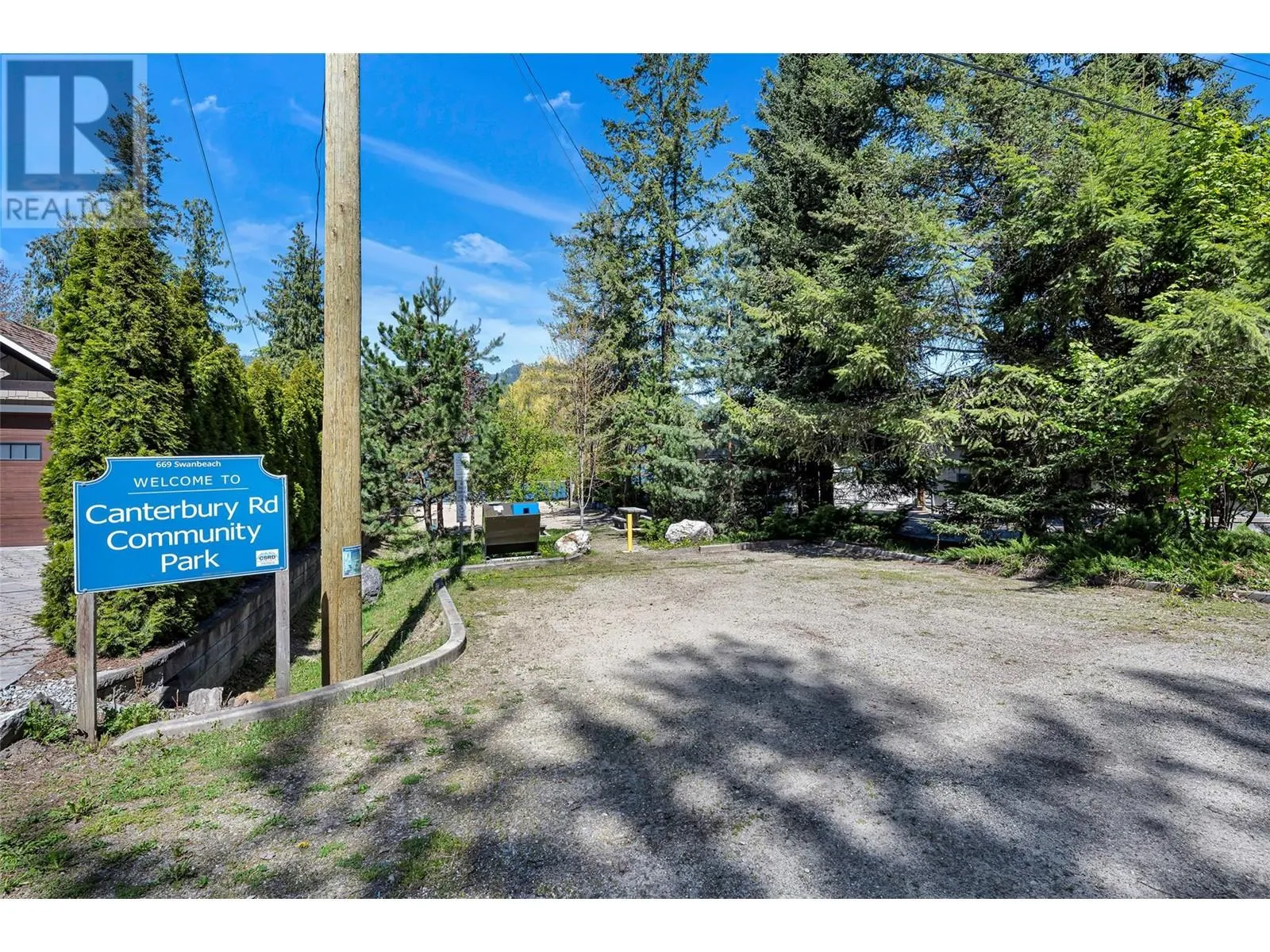 8979 Hummingbird Frontage Road