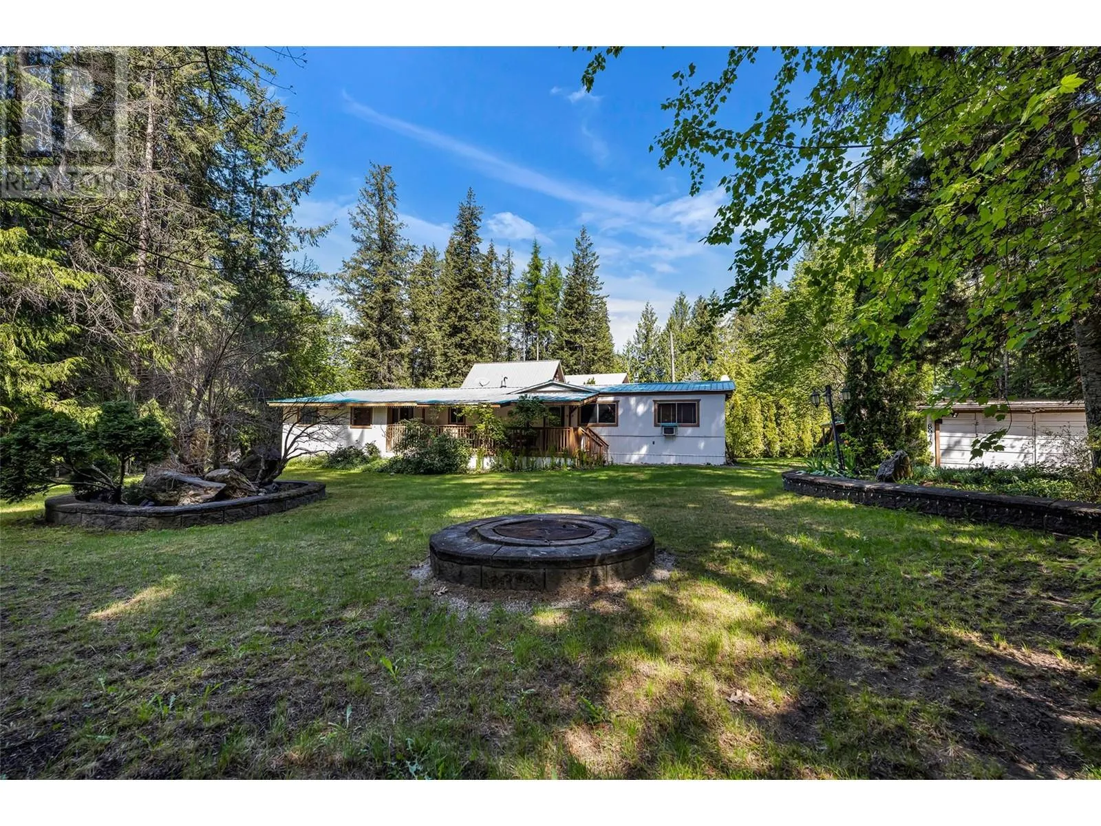 8979 Hummingbird Frontage Road