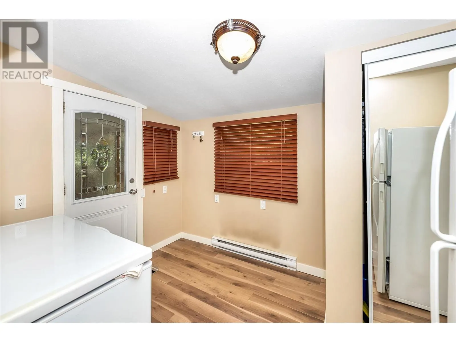 8979 Hummingbird Frontage Road