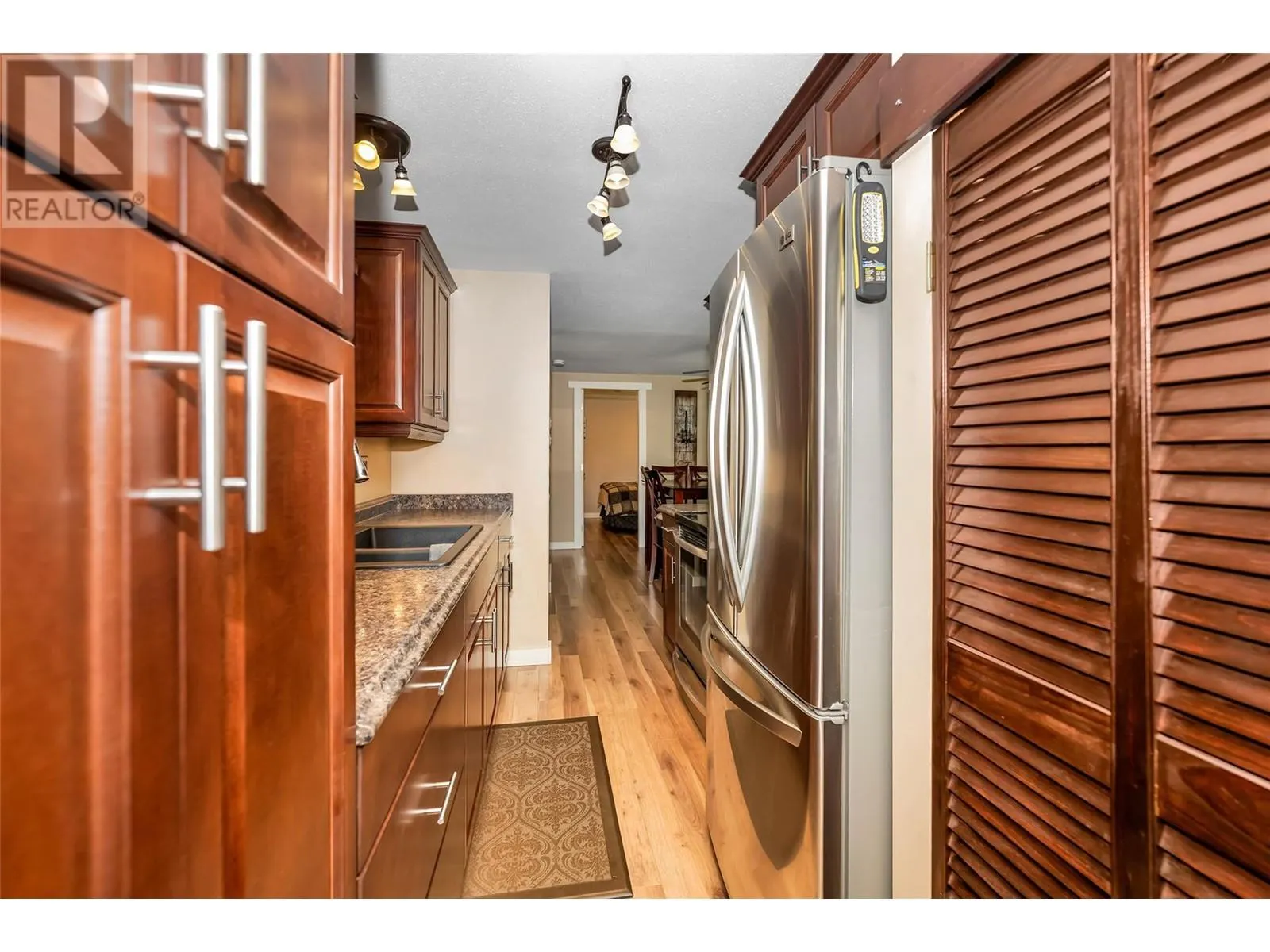 8979 Hummingbird Frontage Road