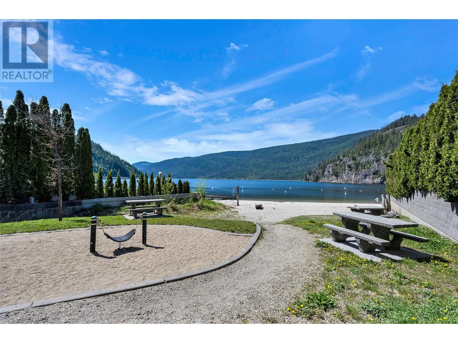 8979 Hummingbird Frontage Road