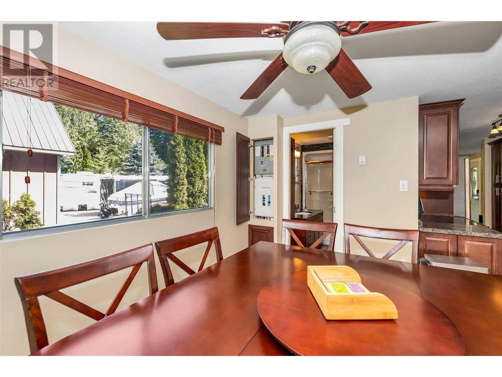 8979 Hummingbird Frontage Road