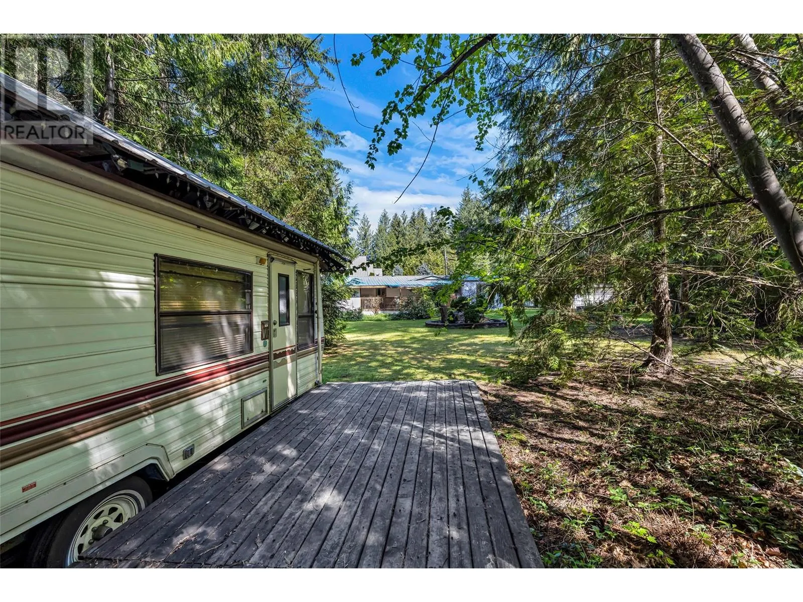 8979 Hummingbird Frontage Road