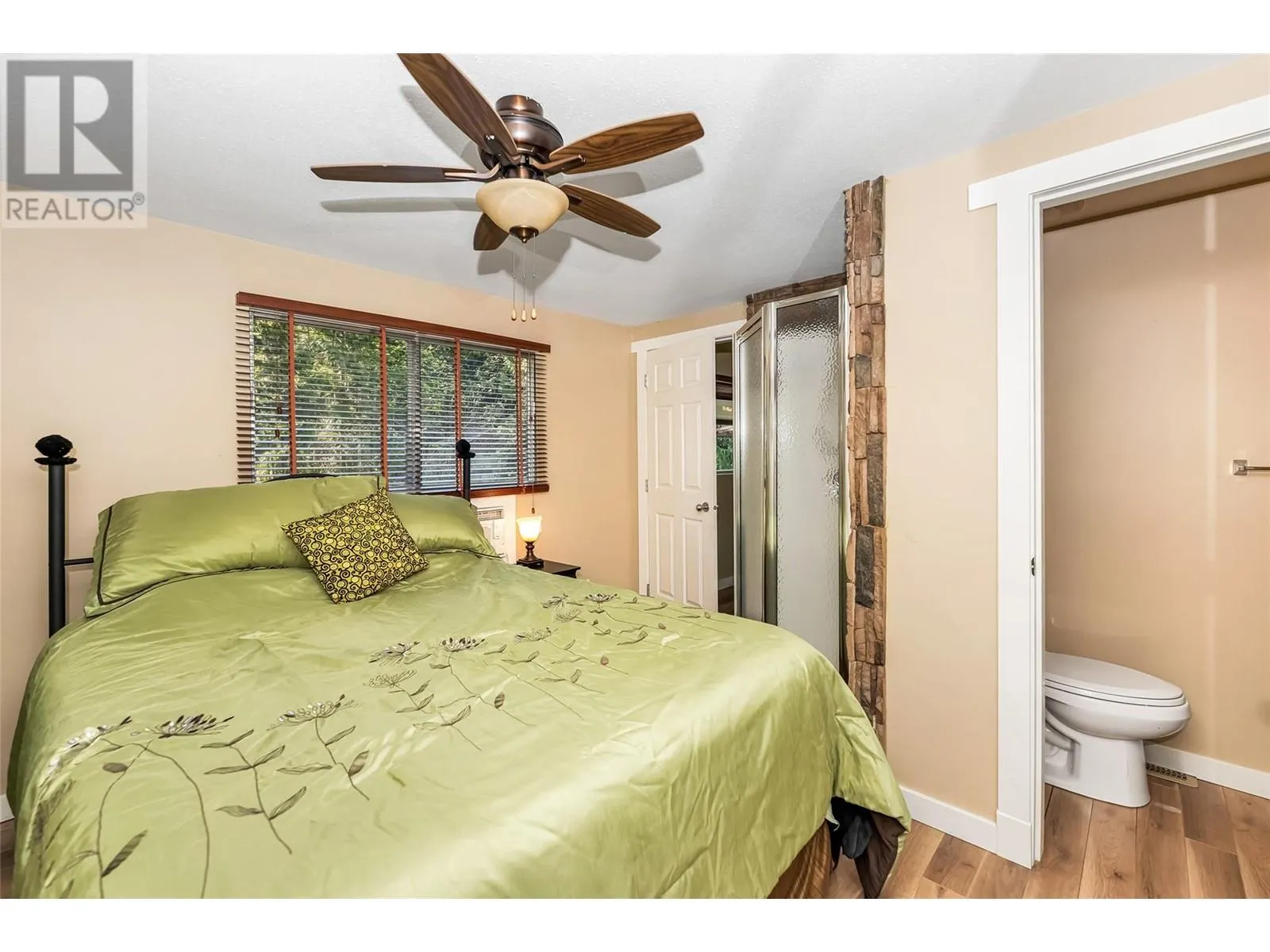 8979 Hummingbird Frontage Road