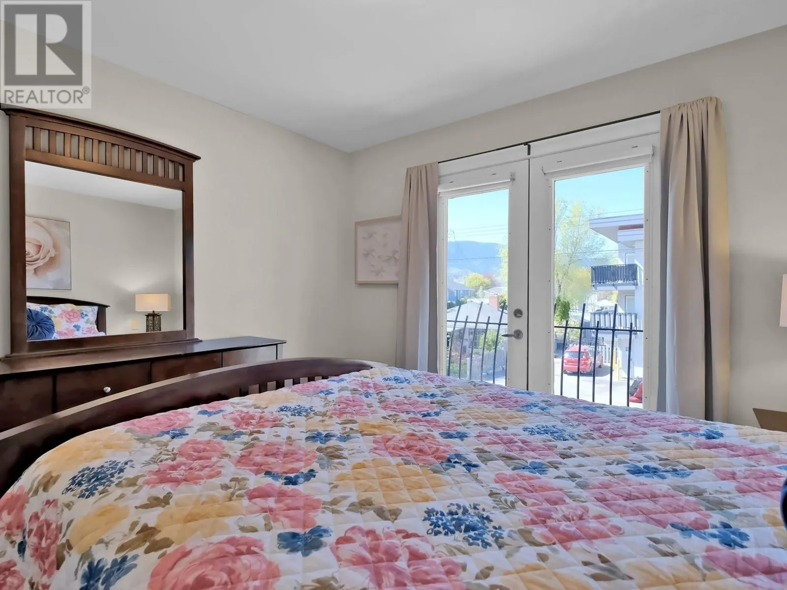 598 WESTMINSTER Avenue W Unit# 102