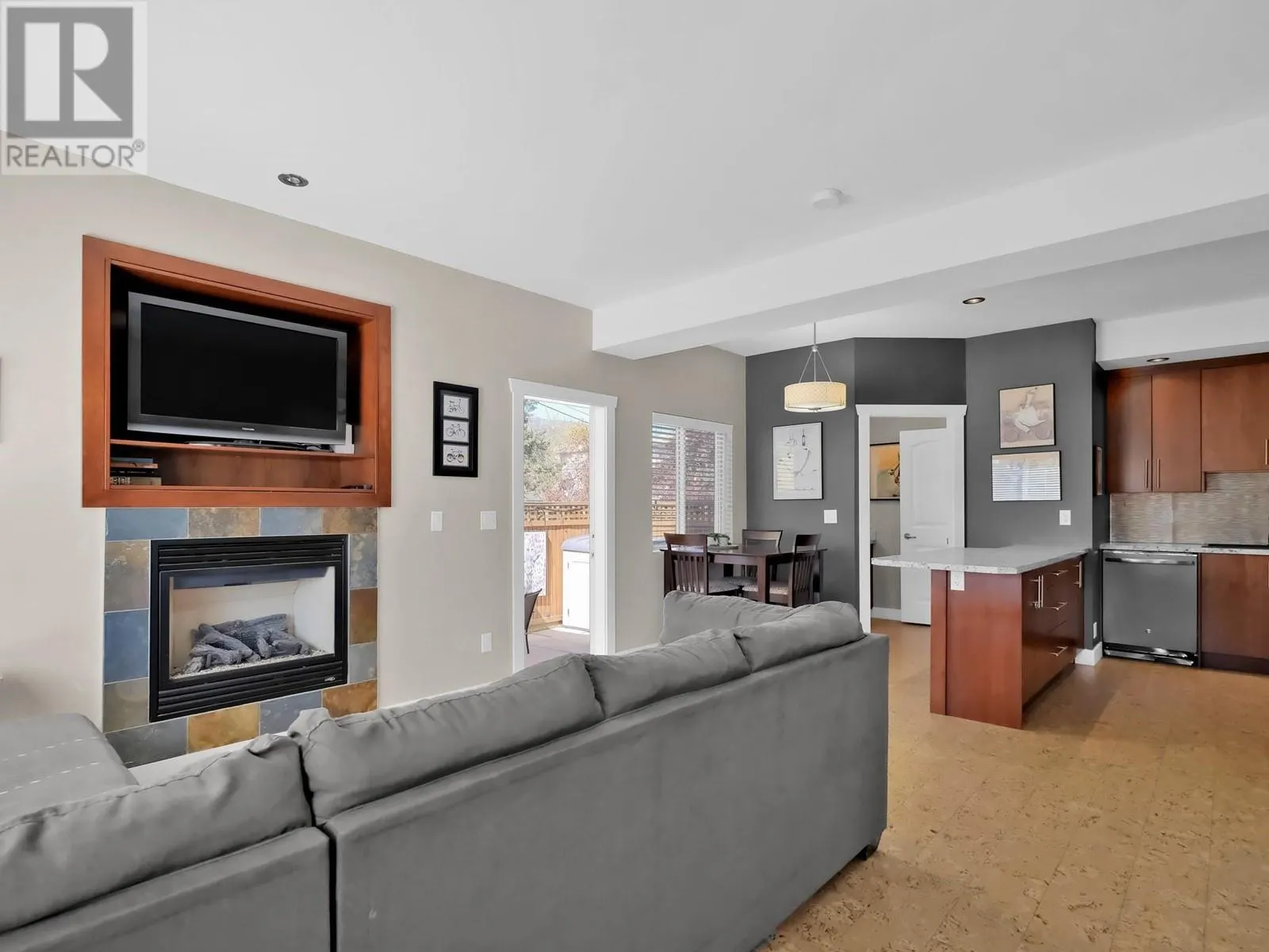 598 WESTMINSTER Avenue W Unit# 102