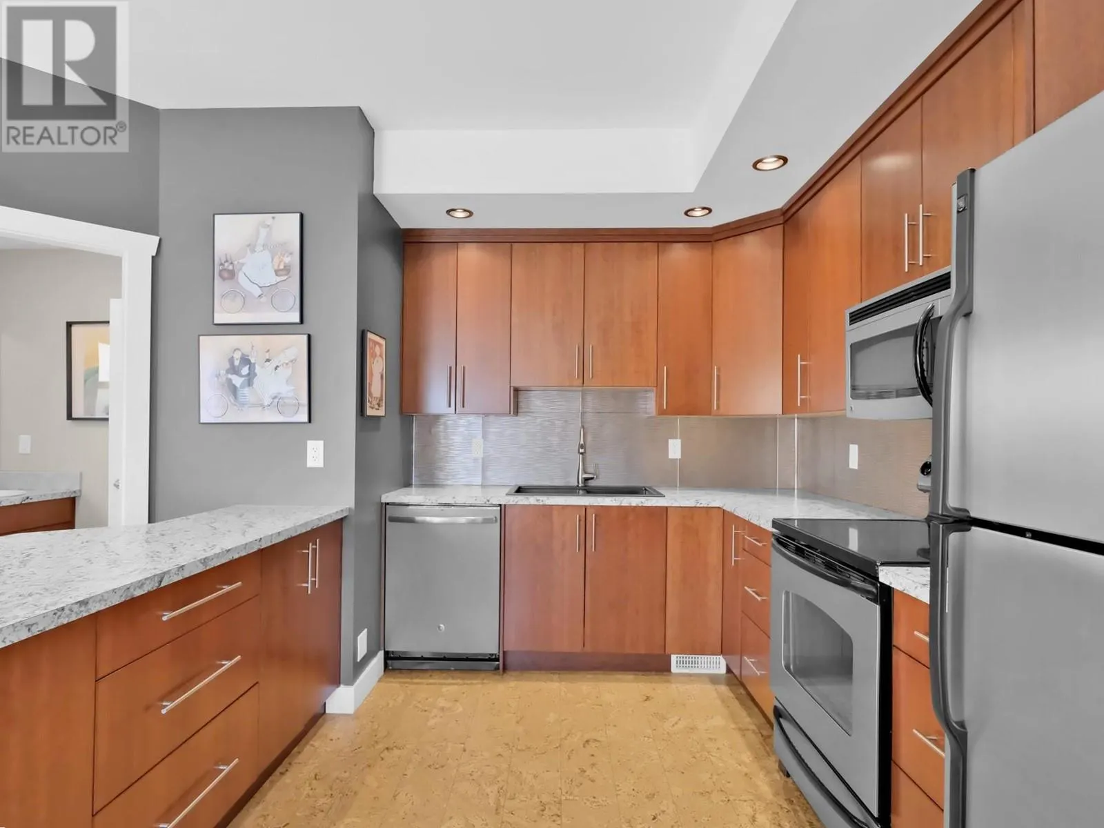 598 WESTMINSTER Avenue W Unit# 102