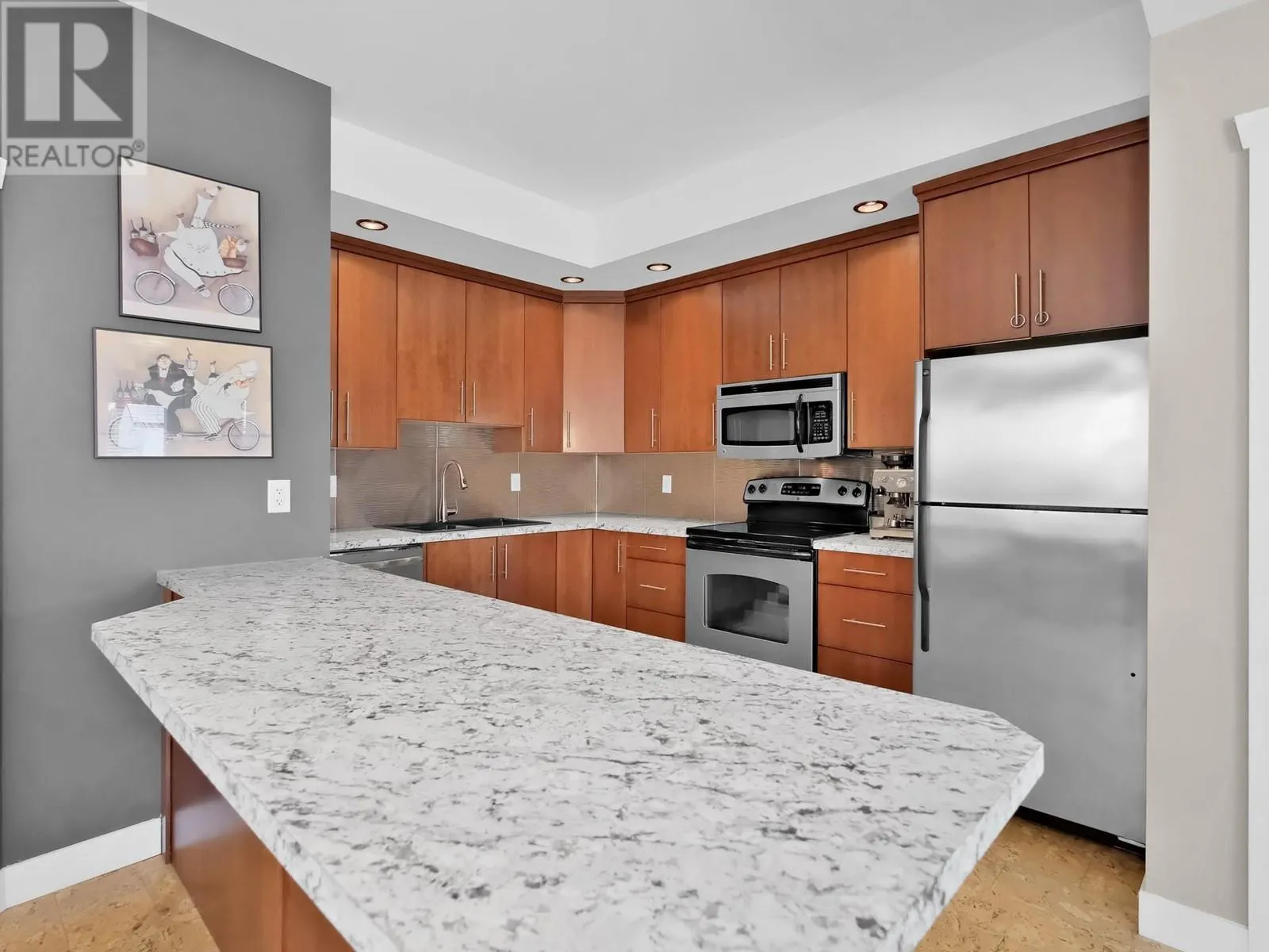 598 WESTMINSTER Avenue W Unit# 102