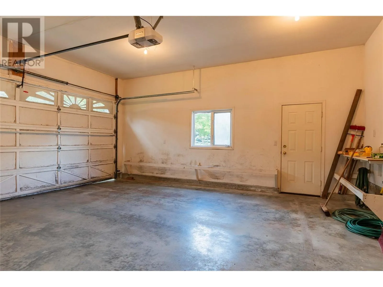 2718 Fir Drive