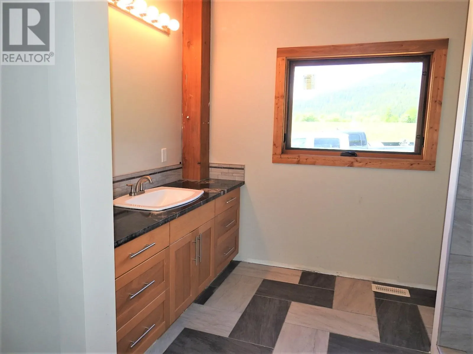 1144 Tappen Valley Road