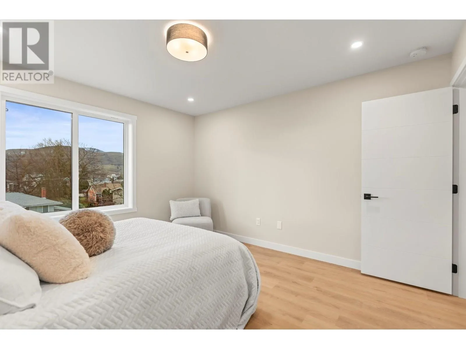 3907 26 Street Unit# 2