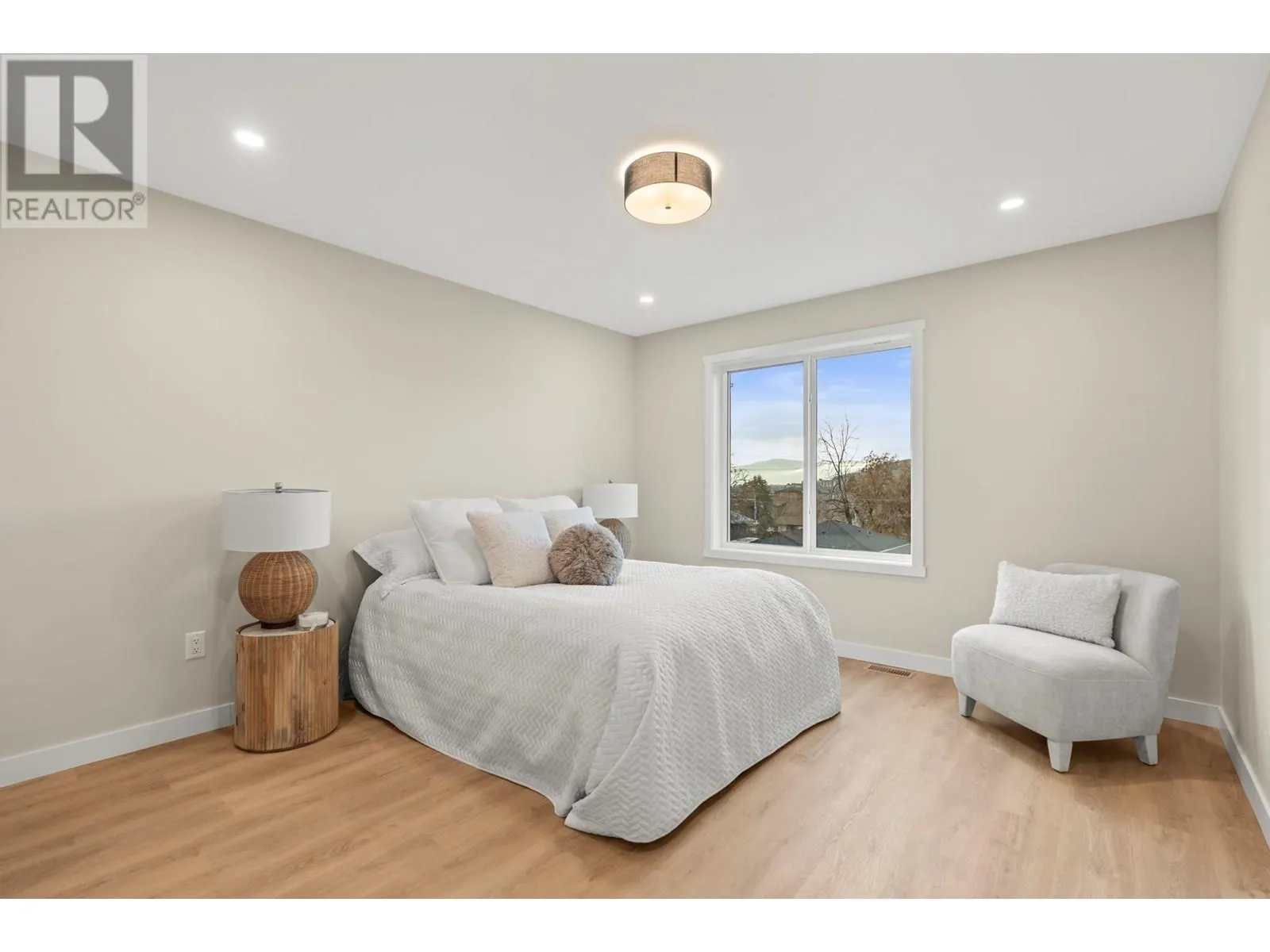 3907 26 Street Unit# 2