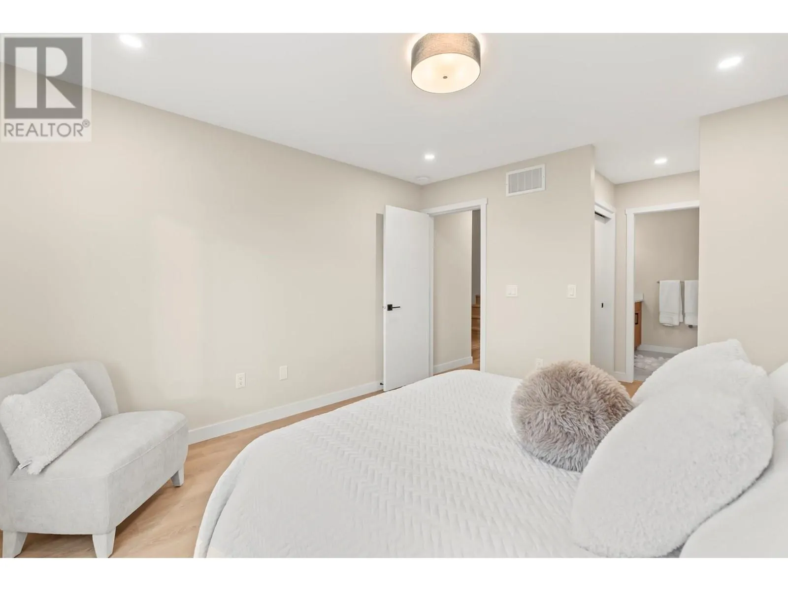 3907 26 Street Unit# 2