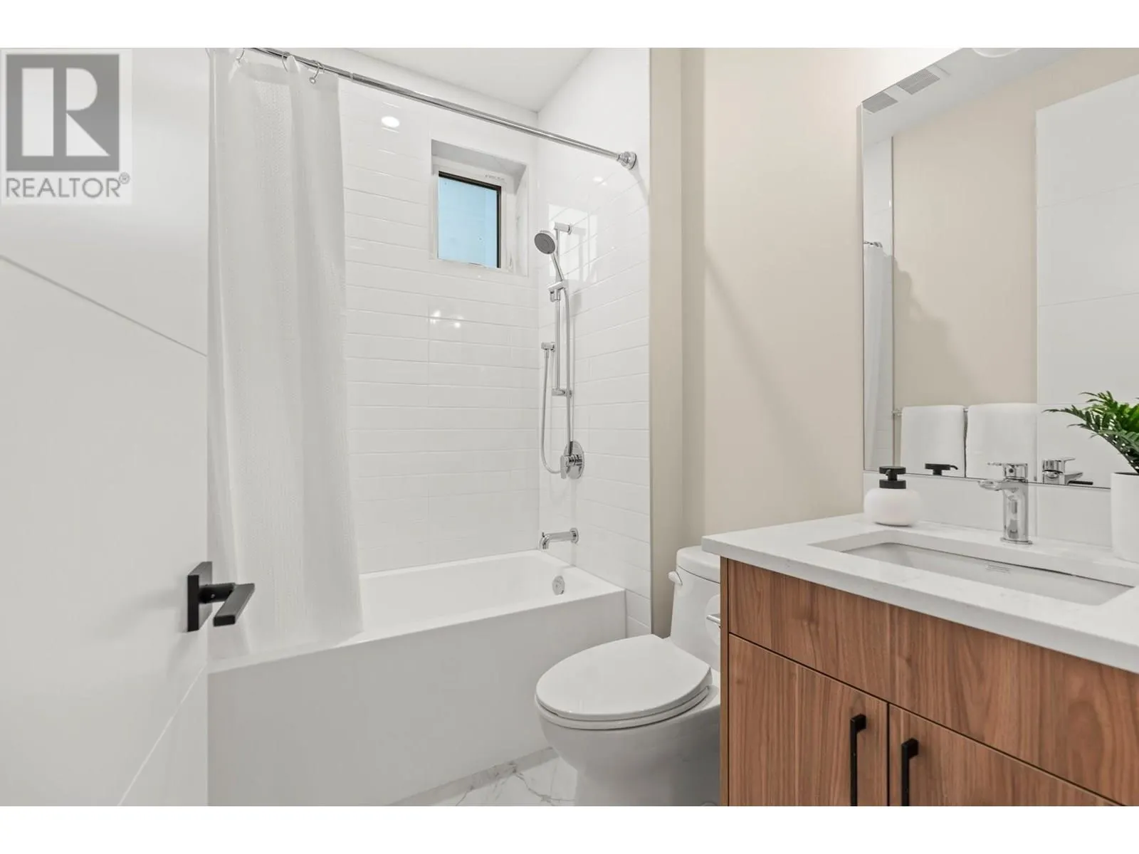 3907 26 Street Unit# 2