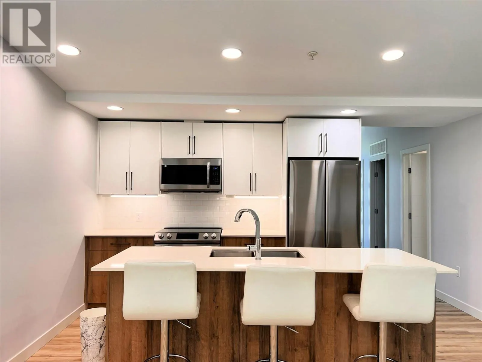 13417 Lakeshore Drive Unit# 204
