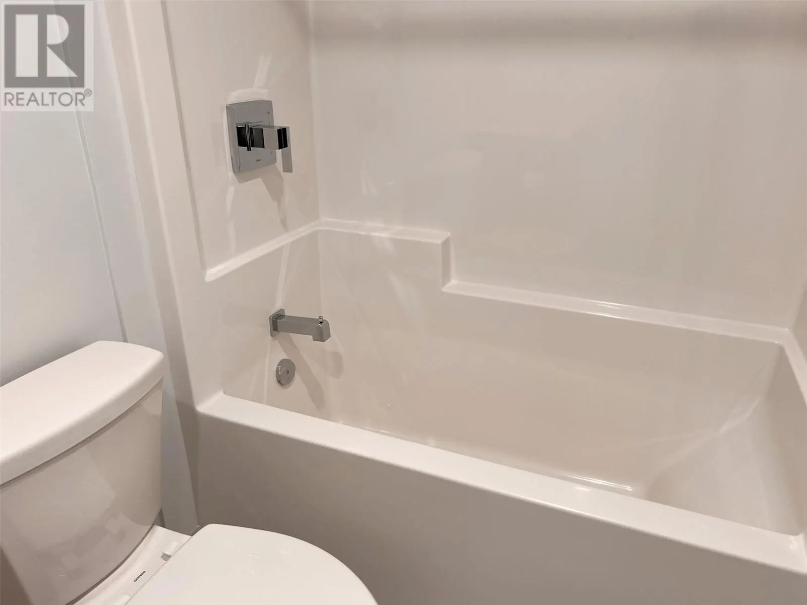 13417 Lakeshore Drive Unit# 204