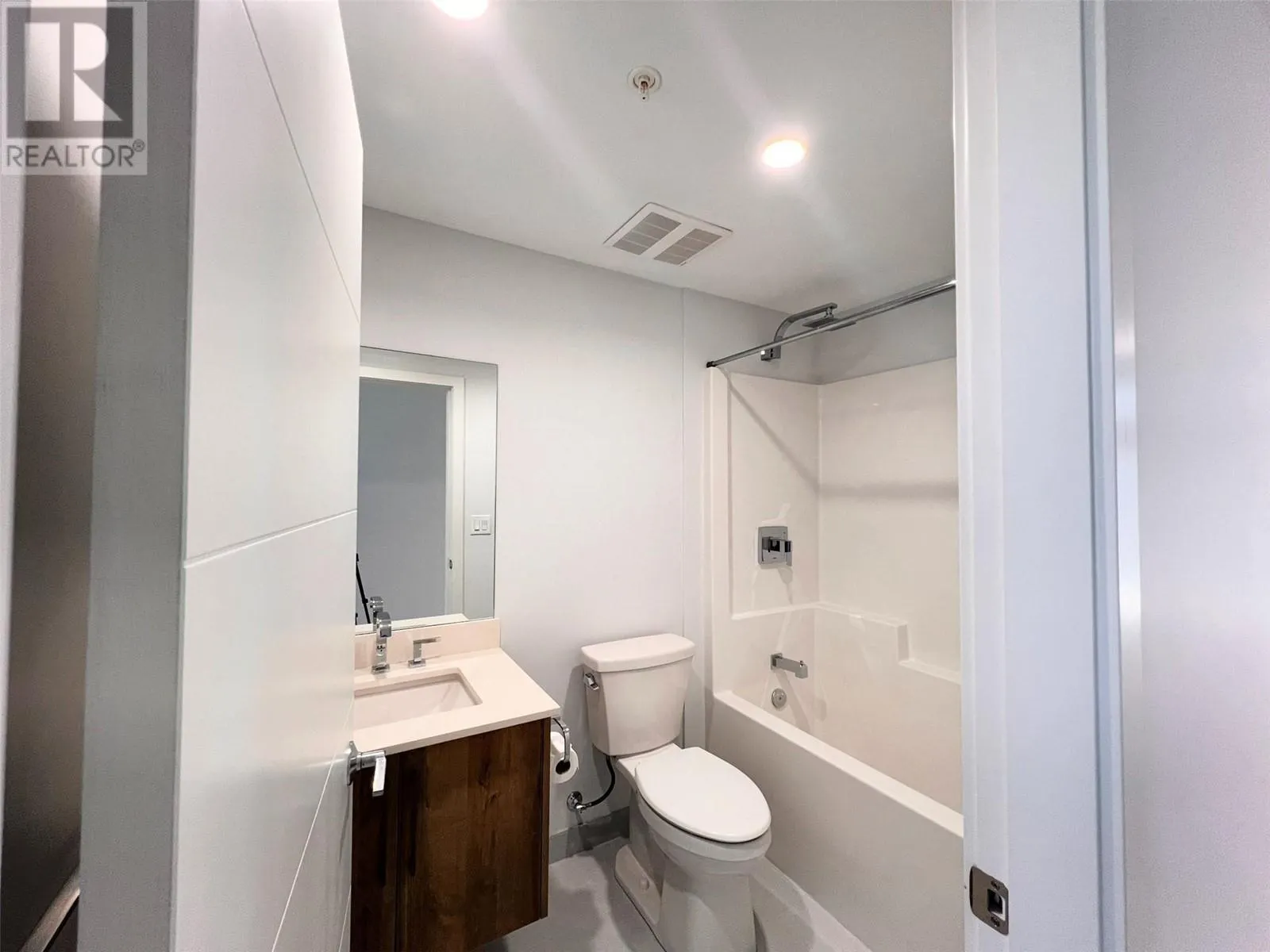 13417 Lakeshore Drive Unit# 204