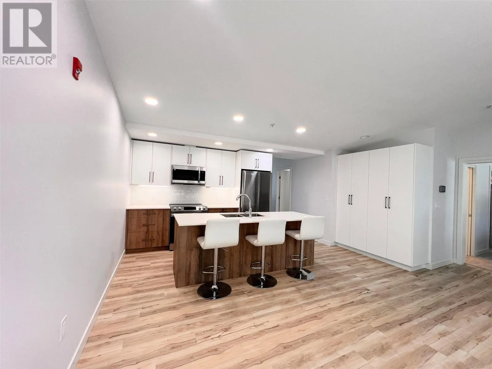 13417 Lakeshore Drive Unit# 204