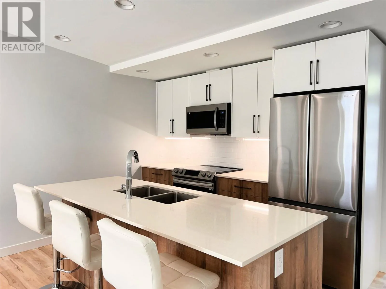 13417 Lakeshore Drive Unit# 204