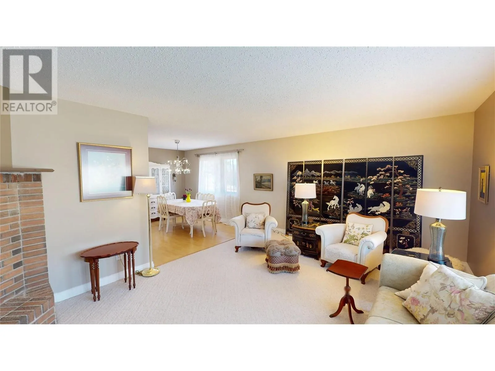 1708 MT NELSON Crescent