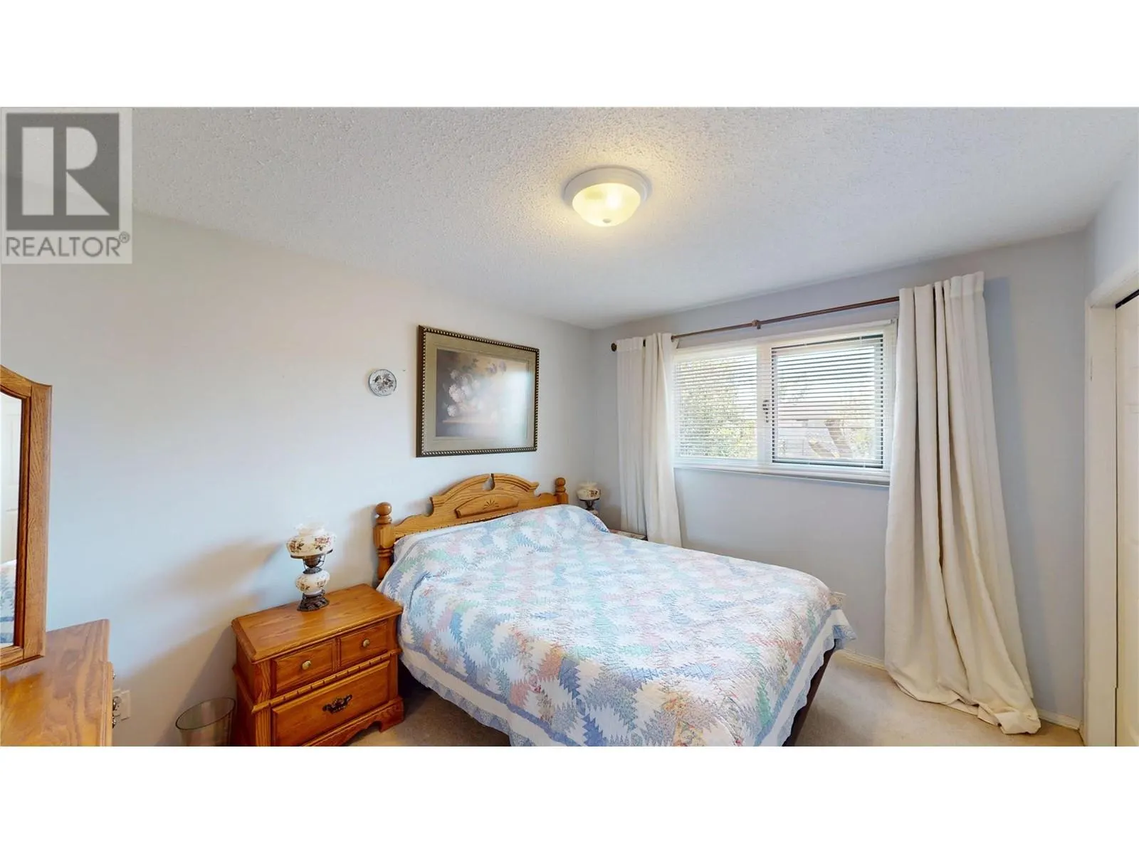 1708 MT NELSON Crescent