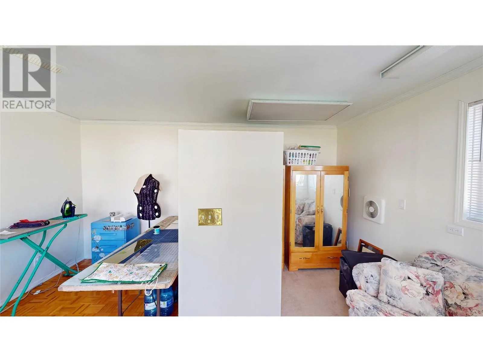 1708 MT NELSON Crescent