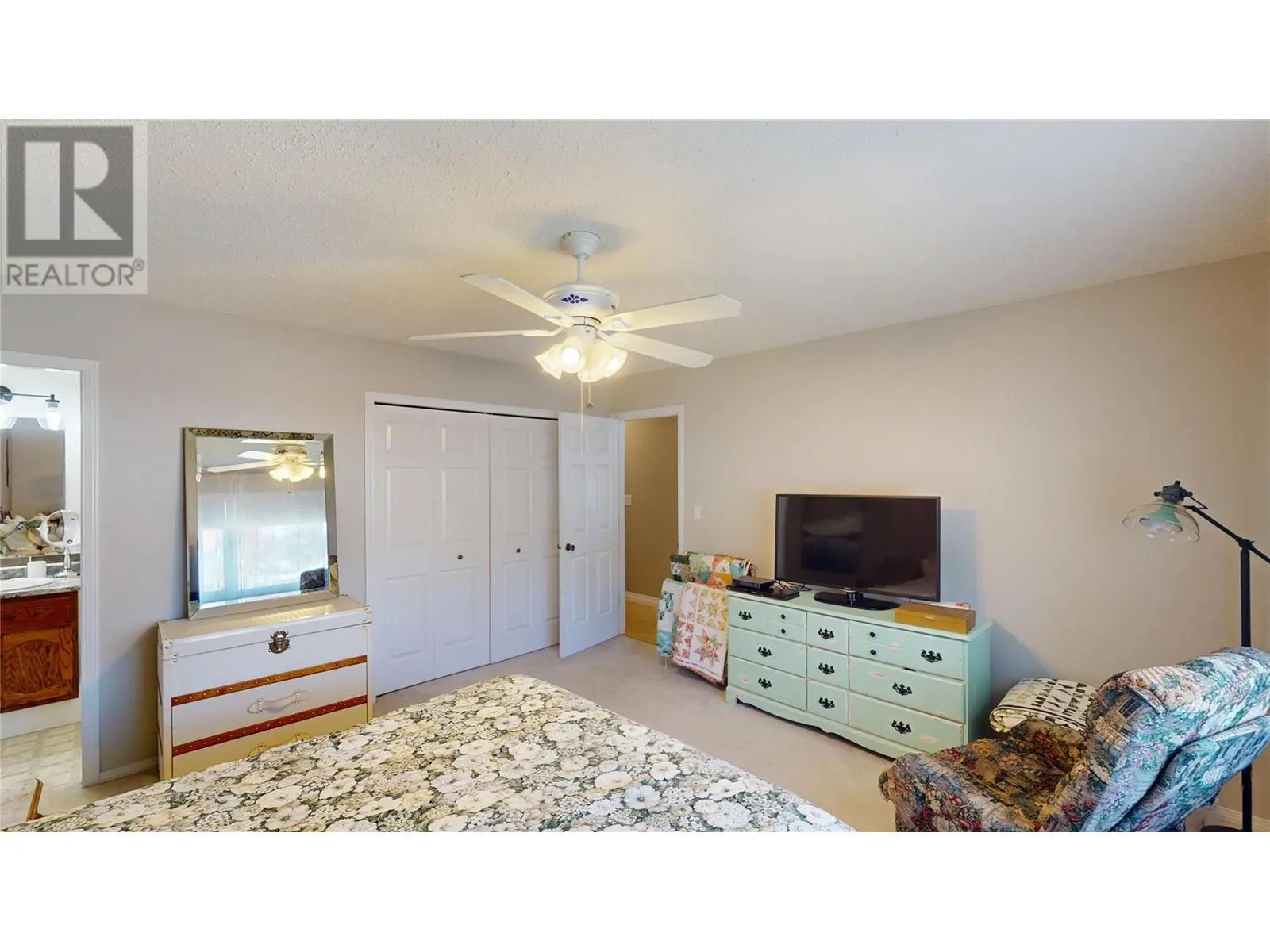 1708 MT NELSON Crescent